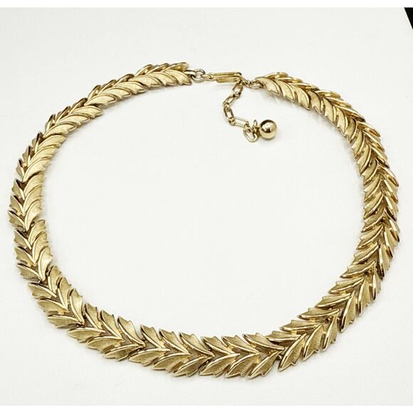 Vintage Trifari Necklace 17” Laurel Leaf Wreath Gold Tone Link Choker MCM - Picture 2 of 9